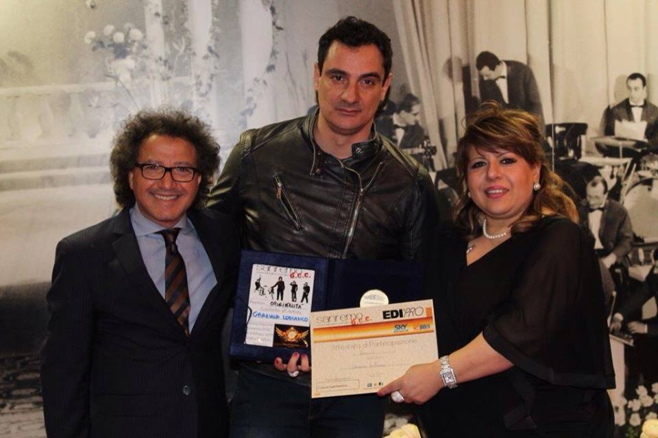 Foto da sinistra Franco Morgia, Graziano Lobianco e Roberta Mazzullo (star production che ha selezionato le migliori voci emergenti siciliane)