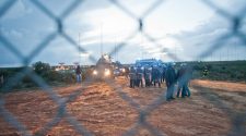 Polizia in tenuta antisommossa al Muos di Niscemi. Foto di Andrea Scarfò