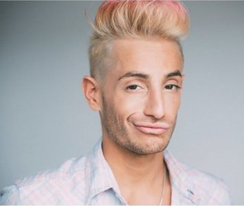 Frankie James Grande ha aperto la passerella con le creazioni di Malan Breton e le scarpre di Caterina Belluardo