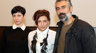 Nella foto i protagonisti de L'indecenza, da destra David Coco, Valeria Contadino e Elena Cotugno (foto di Antonio Parrinello)