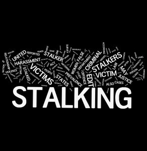 Cosa succede per lo stalking? E' nelal ista di reati depenalizzati?