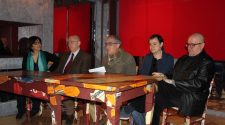Un momento della conferenza stampa al Teatro Musco di Catania per la presentazione dello spettacolo "Una solitudine troppo rumorosa".