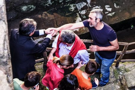 Officina GammaZ saluta il sindaco durante l'evento Castello Ursino liberato