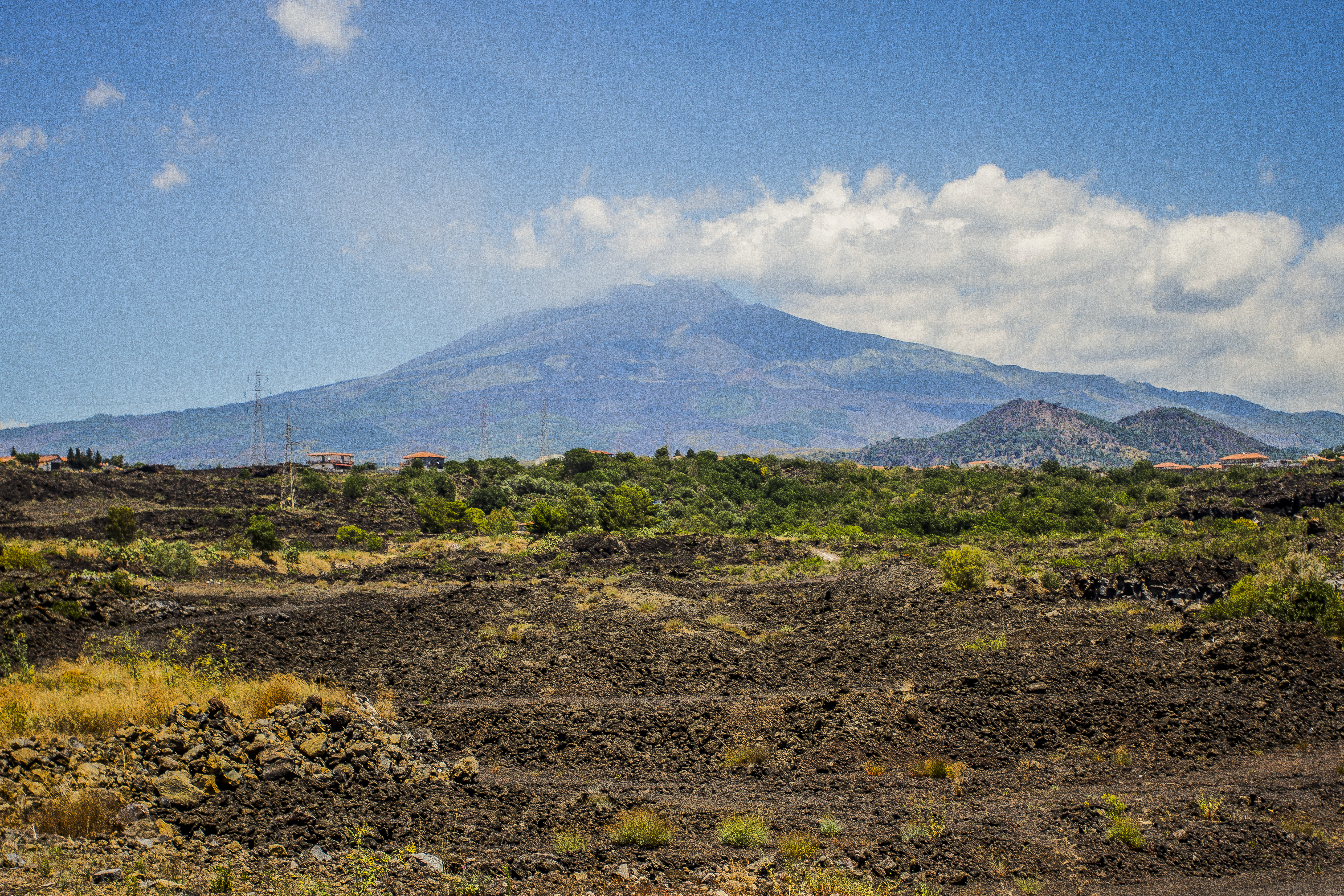 Camporotondo Etneo.Veduta sul campo lavico dell'eruzione del 1669 (foto di Giuseppe Di Stefano) per Etna Walking Rural