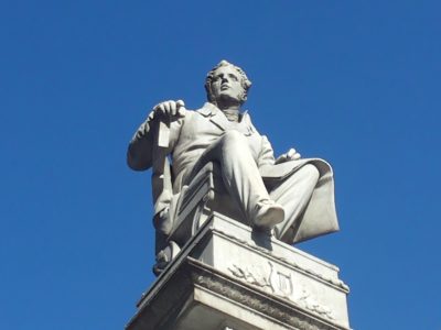 Il monumento dedicato a Bellini in piazza Stesicoro