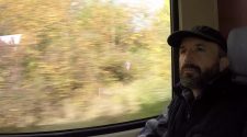 Fabrizio Gatti nei panni di Bilal sul treno in Germania (foto di Fabrizio Gatti)