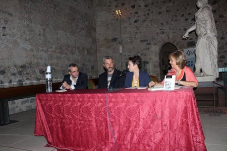 Lo scrittore Alessandro Sofia durante la presentazione del libro.