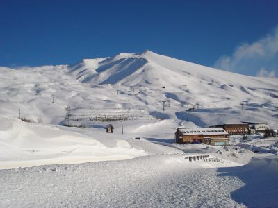 Etna. Il rifugio Sapienza completamente innevato