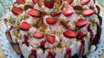 La torta panna e fragole è stata realizzata da Veronica Zingale