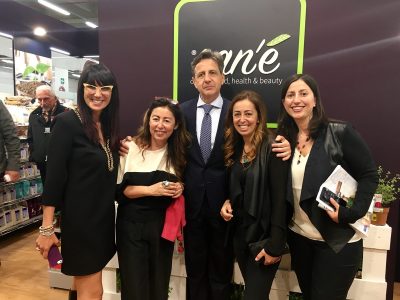 Da sinistra, Barbara Mirabella, Marella Ferrera, Salvatore Abate, Gabriella Ferrera e Cristina Scuderi