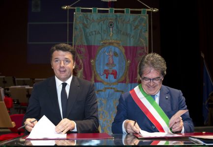 La firma del patto tra Renzi e Bianco