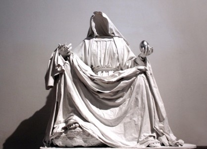 Fatima Messana, Sine Pietate, 2015, vetroresina e tecniche miste, 150x125x125