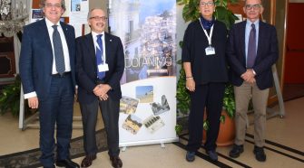 Fadoi, da sinistra Cristiano Raimondo futuro presidente regionale Fadoi Sicilia, Andrea Fontanella Presidente entrante Fadoi nazionale, Caterina Trischitta presidente regionale uscente Fadoi Sicilia e Mauro Campanini Presidente uscente Fadoi Nazionale. Foto Brunella Bonaccorsi