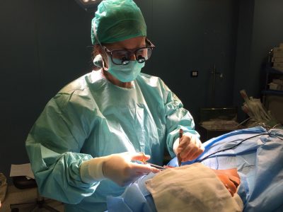 La dottoressa Adriana Cordova in sala operatoria