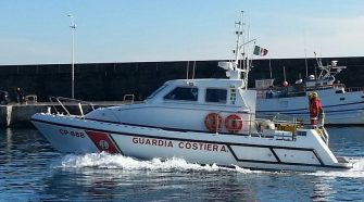 La Guardia Costiera salva un bagnante a san Giovanni Li Cuti