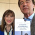 Adelaide Barbagallo e Michele Cucuzza con la copertina del libro L'urgenza di ricostruire